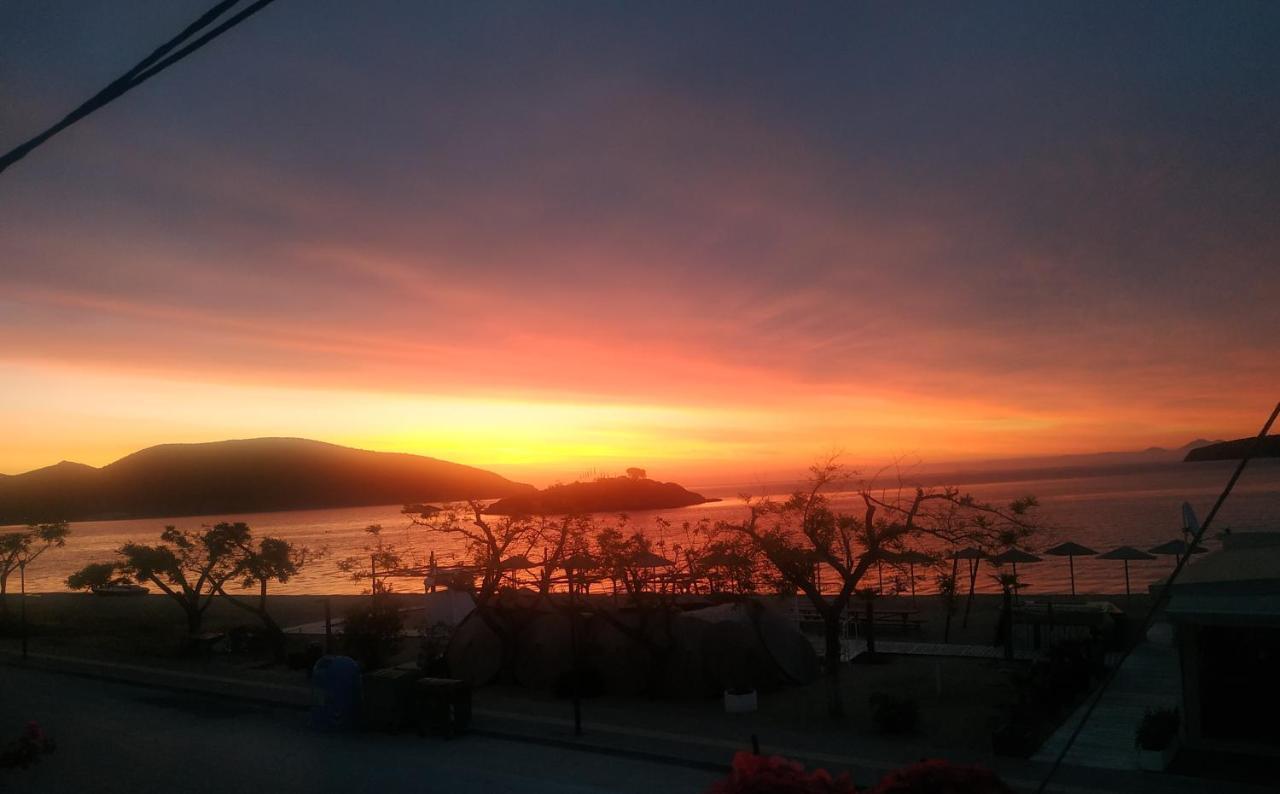 Sea Of Memories Apartment Néa Péramos Екстериор снимка